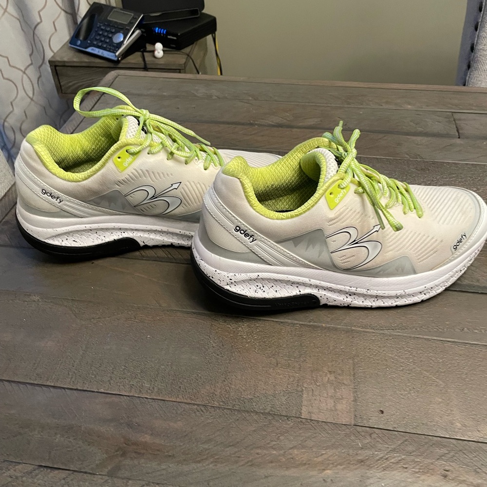 Gravity Defyer GDEFY women’s running shoe. Size 8